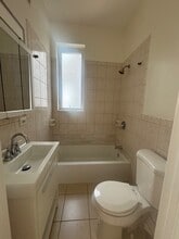 2608 W Cortez St, Unit 2nd floor in Chicago, IL - Foto de edificio - Building Photo