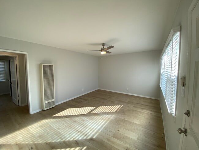 14320 Condon Ave in Lawndale, CA - Foto de edificio - Building Photo