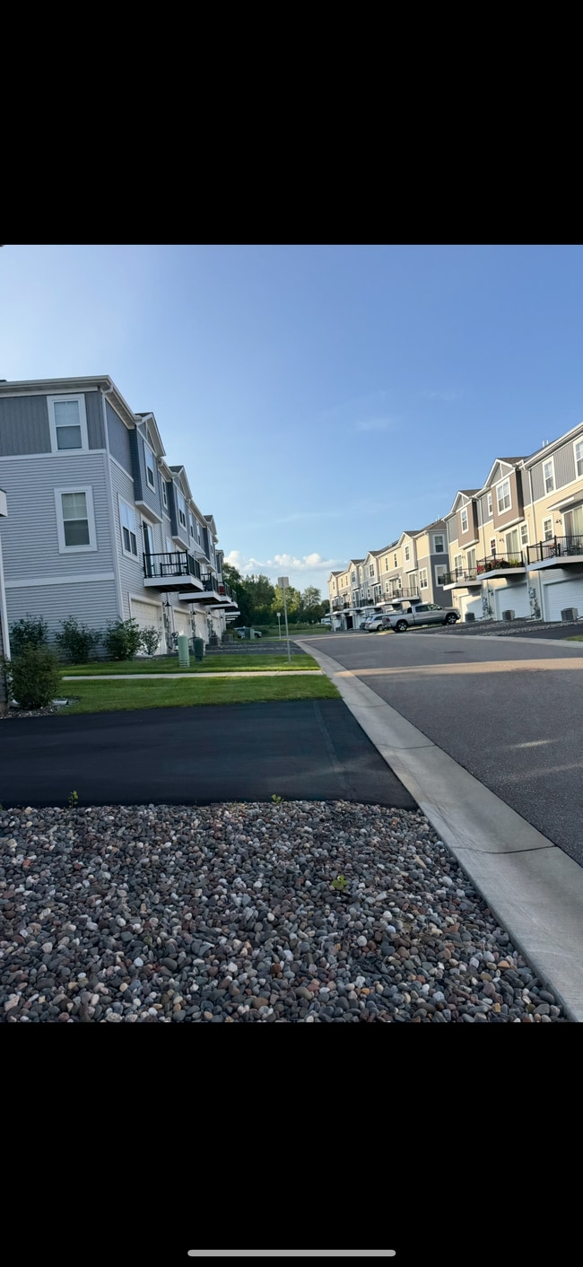 2862 Lexington Pl N in Roseville, MN - Building Photo - Building Photo