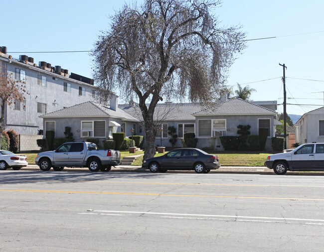 1404 W Victory Blvd in Burbank, CA - Foto de edificio - Building Photo