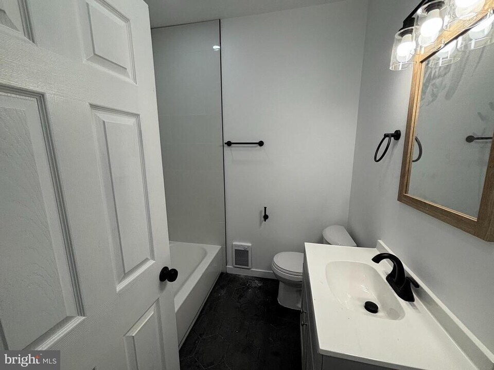 3038 N 8th St in Philadelphia, PA - Building Photo