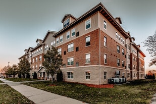 Flats at Wick in Youngstown, OH - Building Photo