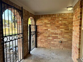 15770 Chimney Rock Rd in Missouri City, TX - Building Photo - Building Photo