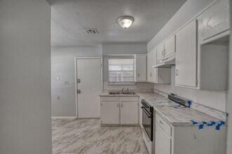 813 Drake Dr in Norman, OK - Building Photo - Building Photo