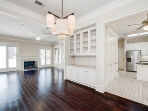 4010 Long Champ Dr in Austin, TX - Foto de edificio - Building Photo