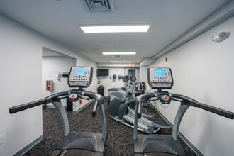 Carlton Oaks in Salem, NH - Building Photo - Interior Photo