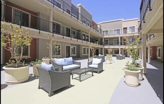City Plaza Apartments in Escondido, CA - Building Photo
