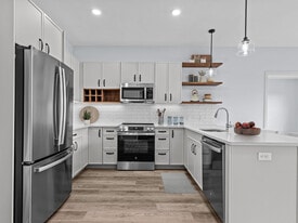 Fox Howe in Framingham, MA - Building Photo