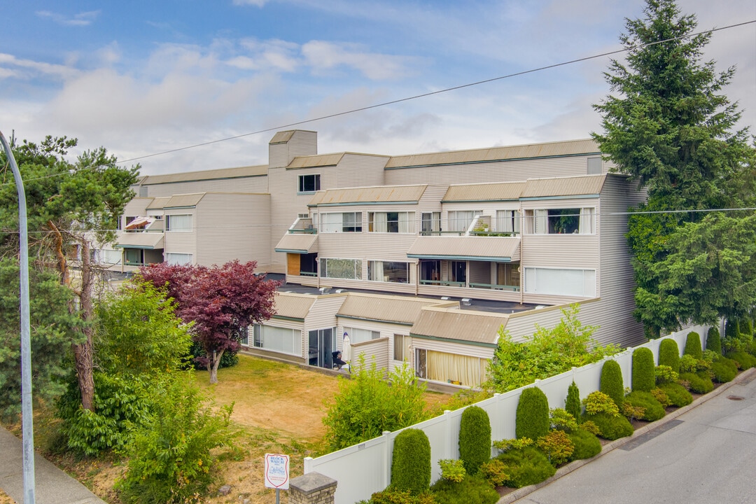 Pyramid Apartments in Langley, BC - Building Photo