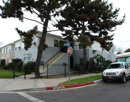 4957 Cahuenga Blvd Apartments