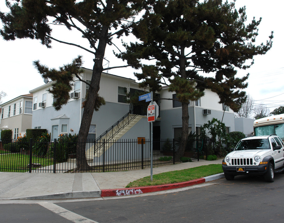 4957 Cahuenga Blvd in North Hollywood, CA - Building Photo