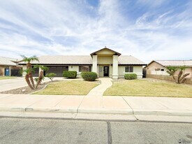 3590 W 27th Pl in Yuma, AZ - Building Photo