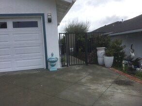 33182 Marina Vista Dr in Dana Point, CA - Foto de edificio - Building Photo