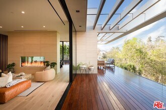 3748 Berry Dr in Los Angeles, CA - Building Photo - Building Photo