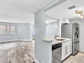 9777 Westview Dr, Unit 1114 in Coral Springs, FL - Building Photo - Building Photo