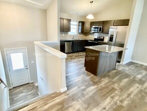 5321 N Toben Ct in Bel Aire, KS - Foto de edificio - Building Photo