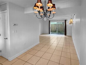 811 W Oakland Park Blvd in Wilton Manors, FL - Building Photo - Building Photo