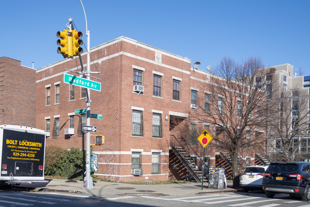 256 Bedford Ave in Brooklyn, NY - Building Photo