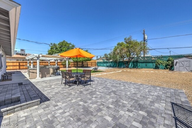 2400 Sherman Pl in Las Vegas, NV - Building Photo - Building Photo