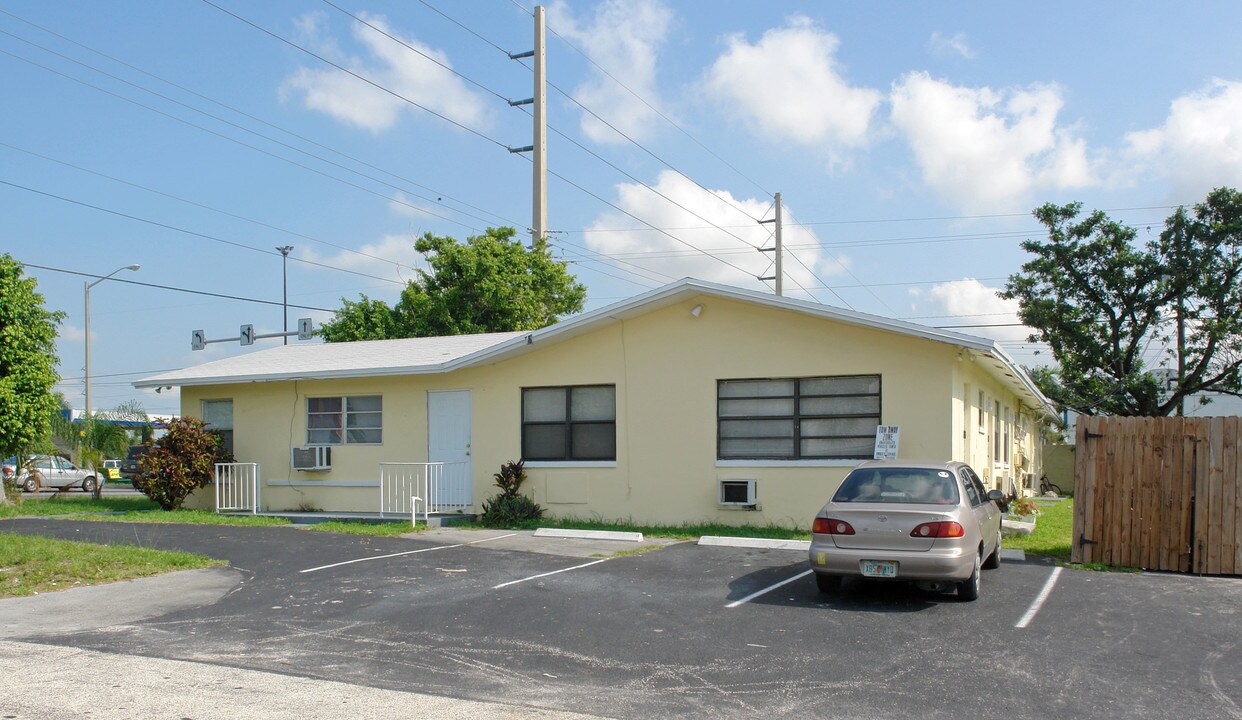 Aloha Apartments in Wilton Manors, FL - Building Photo