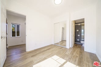 5347 Fountain Ave in Los Angeles, CA - Building Photo - Building Photo