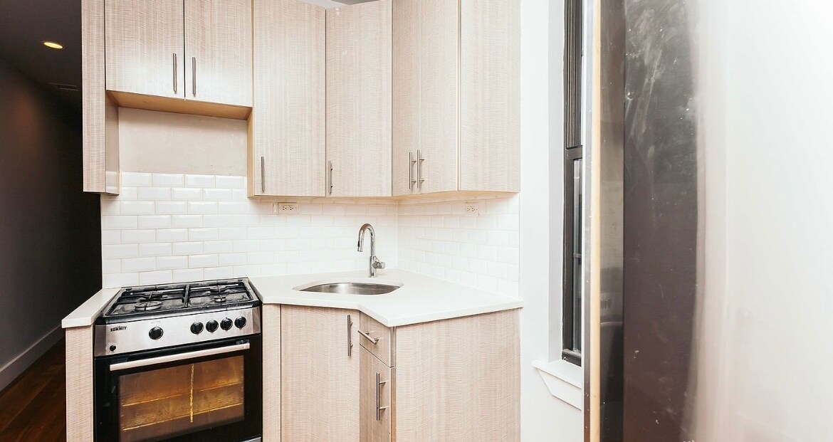 17-14 Linden St in Queens, NY - Building Photo