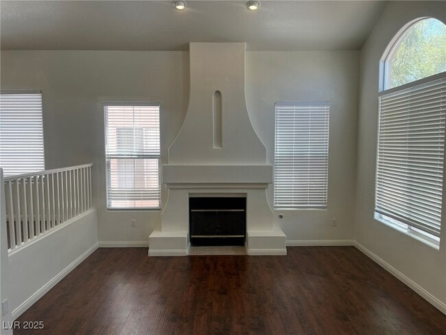 302 Waterton Lakes Ave in Las Vegas, NV - Building Photo - Building Photo