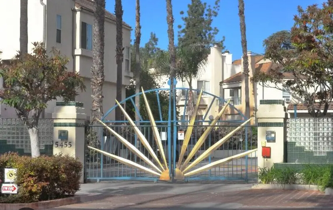 5455 Sylmar Ave in Los Angeles, CA - Building Photo