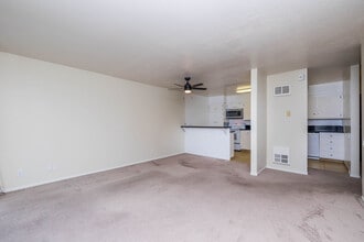 888 Vermont in Oakland, CA - Foto de edificio - Building Photo