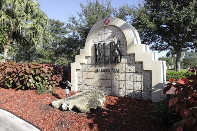 Isles at Lago Mar in Plantation, FL - Building Photo - Building Photo