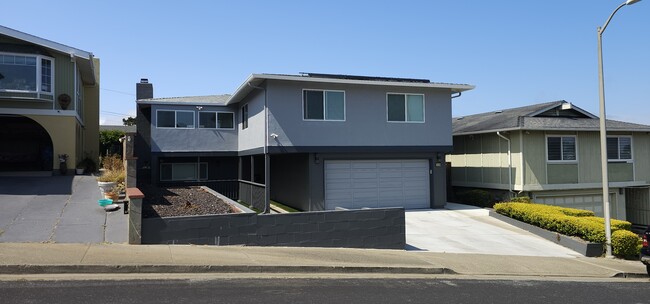 2480 Ardee Ln in South San Francisco, CA - Building Photo - Building Photo