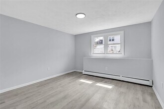 32 Buchanan St in Johnston, RI - Building Photo - Building Photo