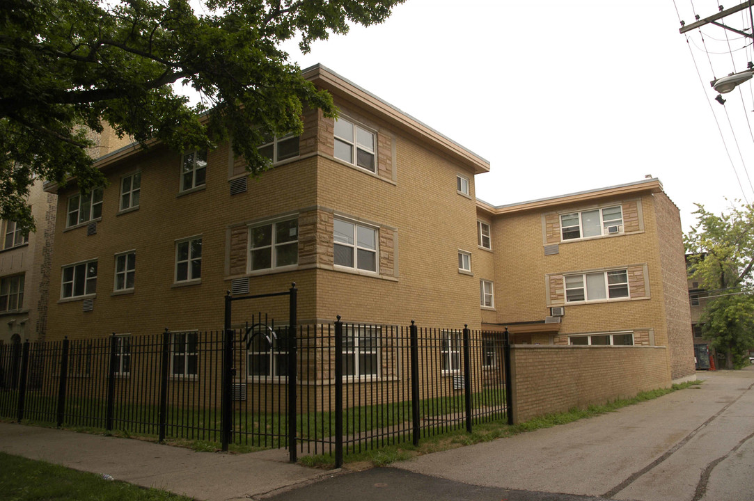 7515-7521 N Seeley Ave in Chicago, IL - Building Photo