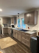2 Burdon St in Sutton, MA - Building Photo - Building Photo