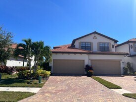 1622 Oceania Dr S in Naples, FL - Building Photo