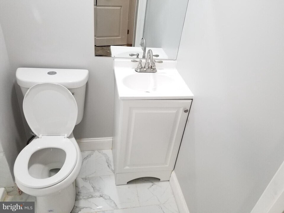 2046 Harman Ave Photo