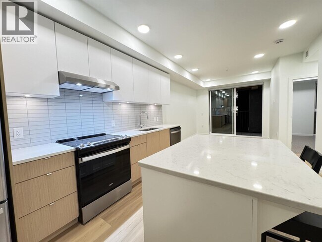 1360 Victoria St in Squamish, BC - Building Photo - Building Photo