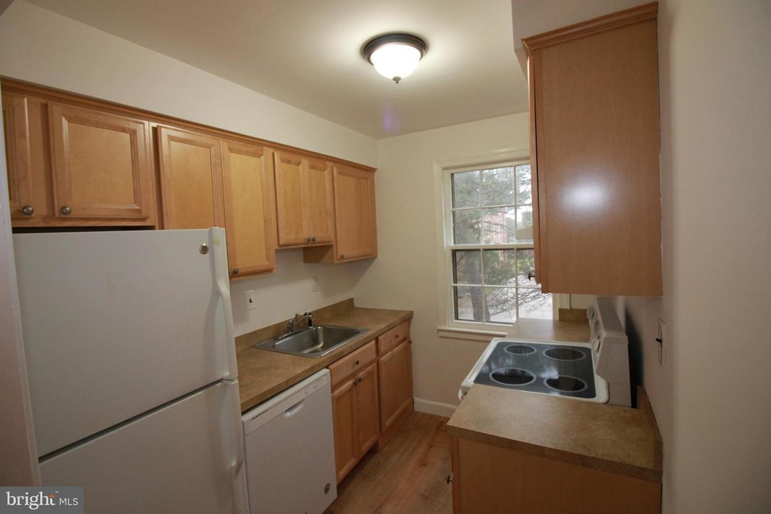 2102 Suitland Terrace SE-Unit -202 in Washington, DC - Building Photo