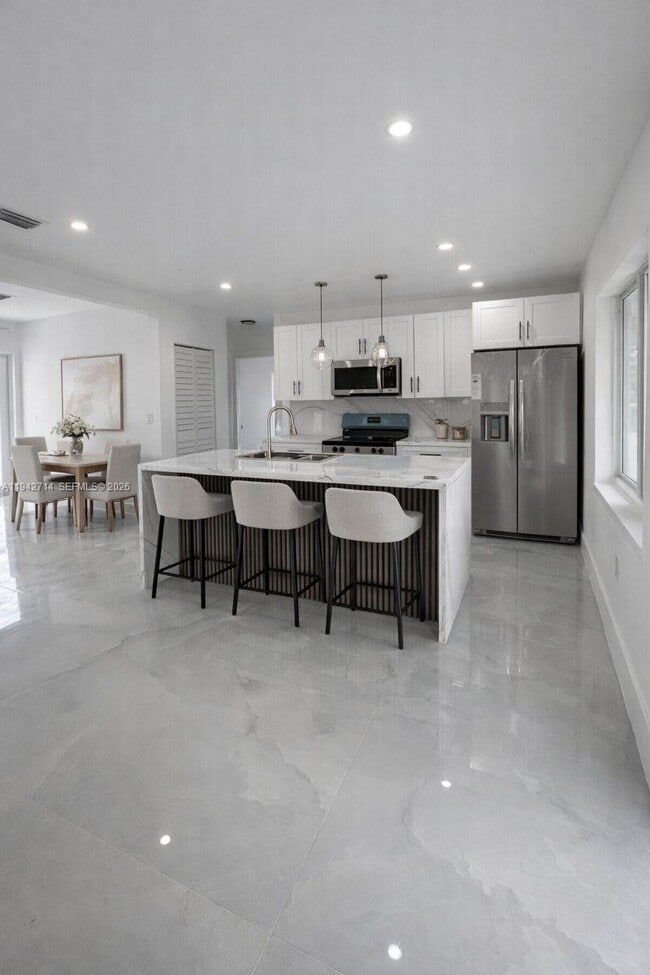 1308 NW 19th Ave in Fort Lauderdale, FL - Foto de edificio - Building Photo