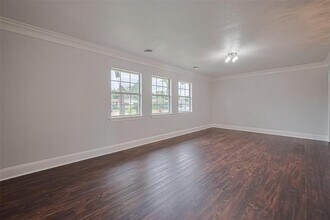8045 Ridgeview Dr in Houston, TX - Building Photo - Building Photo
