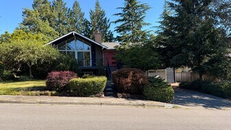 17420 NE 11th St in Bellevue, WA - Building Photo