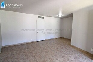 2925 N 19th Ave, Unit 104 in Phoenix, AZ - Building Photo