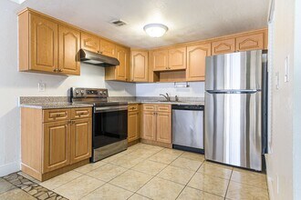 3463 Clark Rd in Sarasota, FL - Building Photo - Building Photo