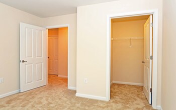 Forrest Pines Sr in Newport News, VA - Foto de edificio - Interior Photo