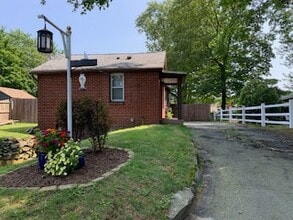 27 Hillcrest Dr in Wilbraham, MA - Building Photo - Building Photo