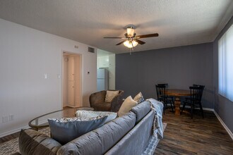 536 S. Flower St in Inglewood, CA - Foto de edificio - Interior Photo