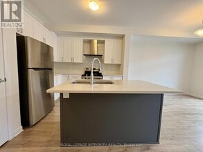 527 Winterset Rd in Ottawa, ON - Building Photo - Building Photo