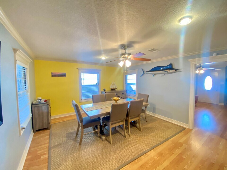 1311 Milam Dr in Galveston, TX - Building Photo