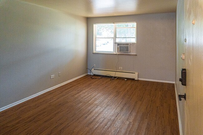 2396 S Linden Ct in Denver, CO - Building Photo - Building Photo