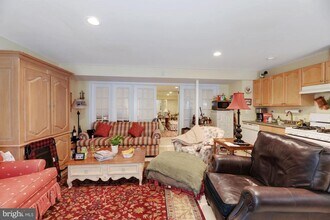 8121 Briar Creek Dr in Annandale, VA - Building Photo - Building Photo